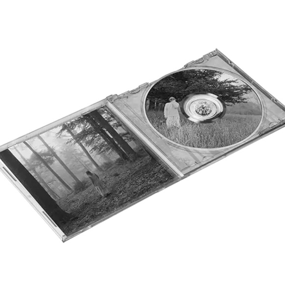 Taylor Swift Media New Taylor Swift Folklore Hideandseek Edition